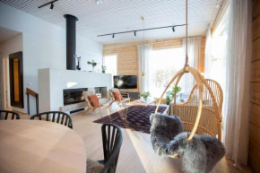 Ylellinen hirsihuvila Ylläsjärvellä, Ylläsjärvi